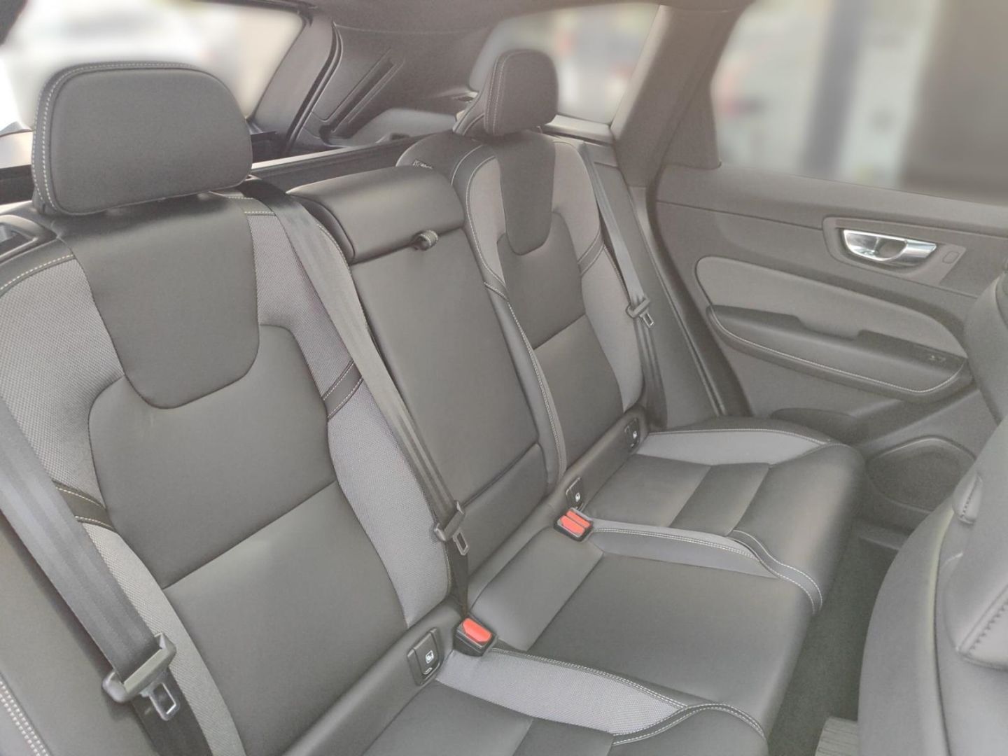 Volvo XC60 T8 Ultra Black Edition Recharge Plug-In Hyb - Samsaru's Car Outlet