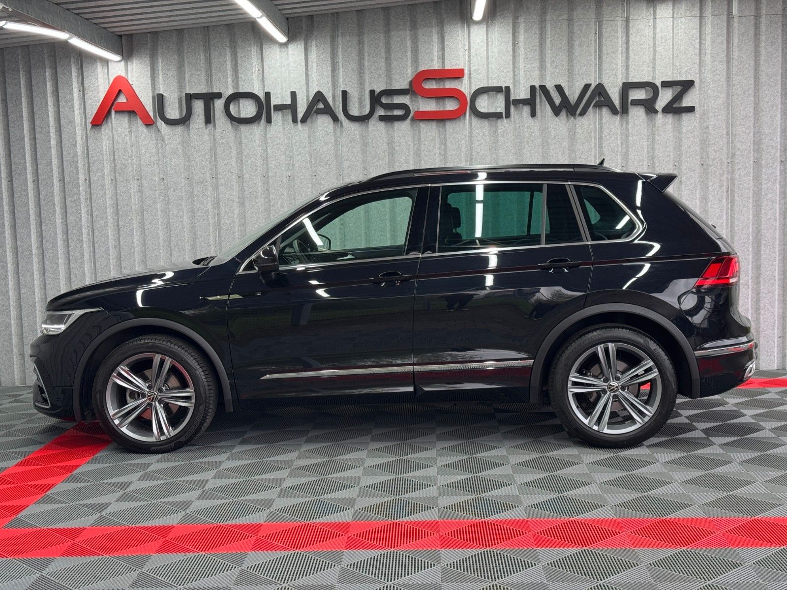 Volkswagen Tiguan R-Line DSG - Samsaru's Car Outlet