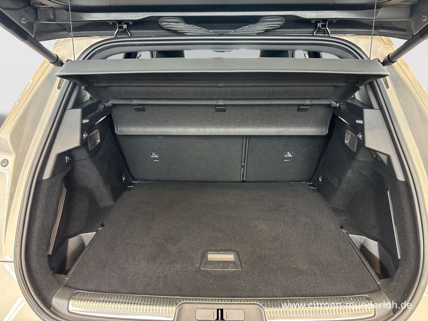 DS Automobiles DS7 E-Tense 4x4 Louvre Hybrid Autom. LEDER PANOR