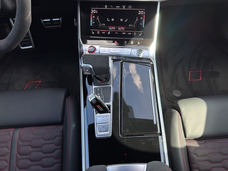 Audi RS6 Avant 4,0 l TFSI Performace quattro Pano AHK