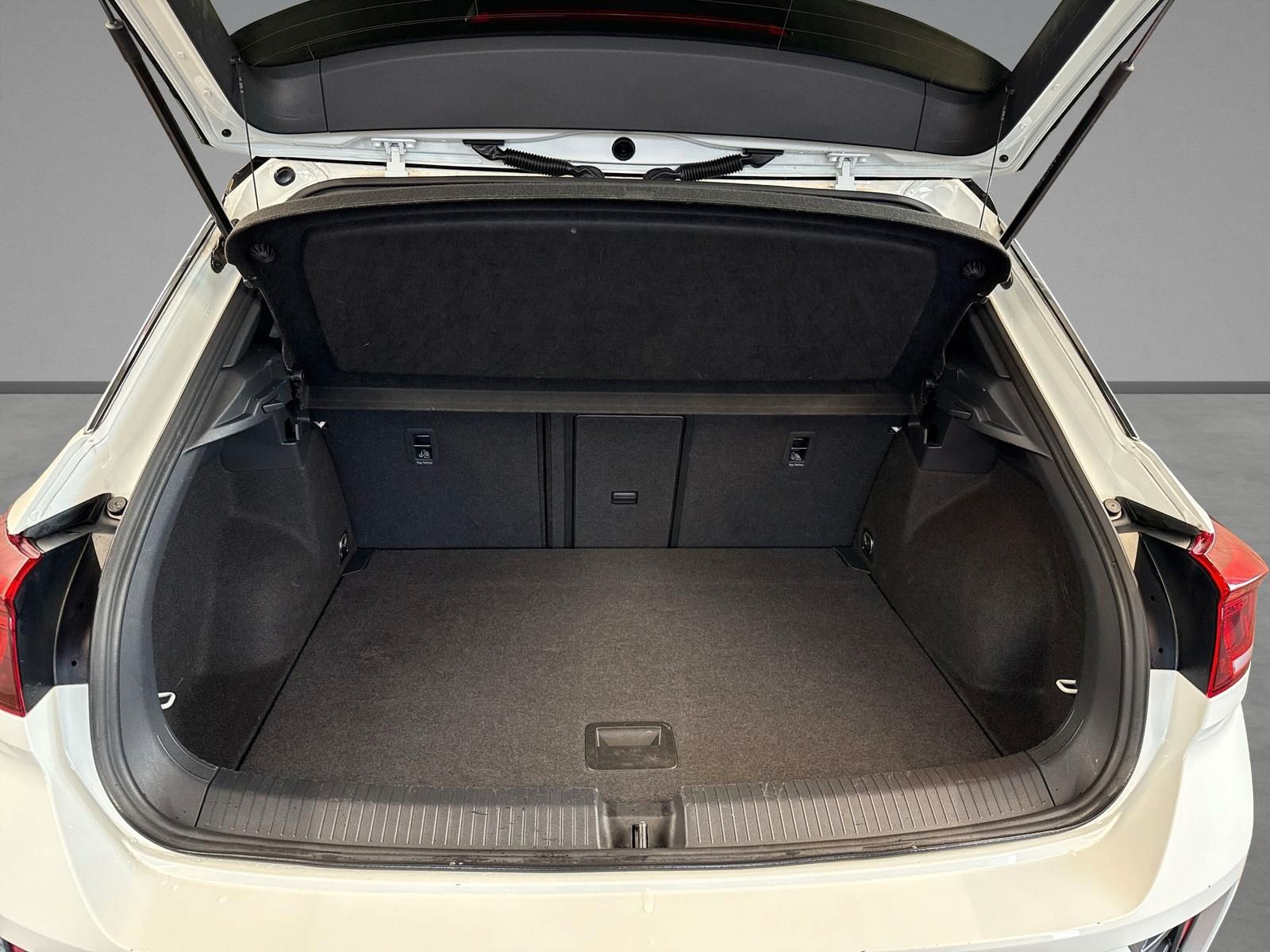 Volkswagen T-Roc 2.0 TDI DSG R-Line - Samsaru's Car Outlet