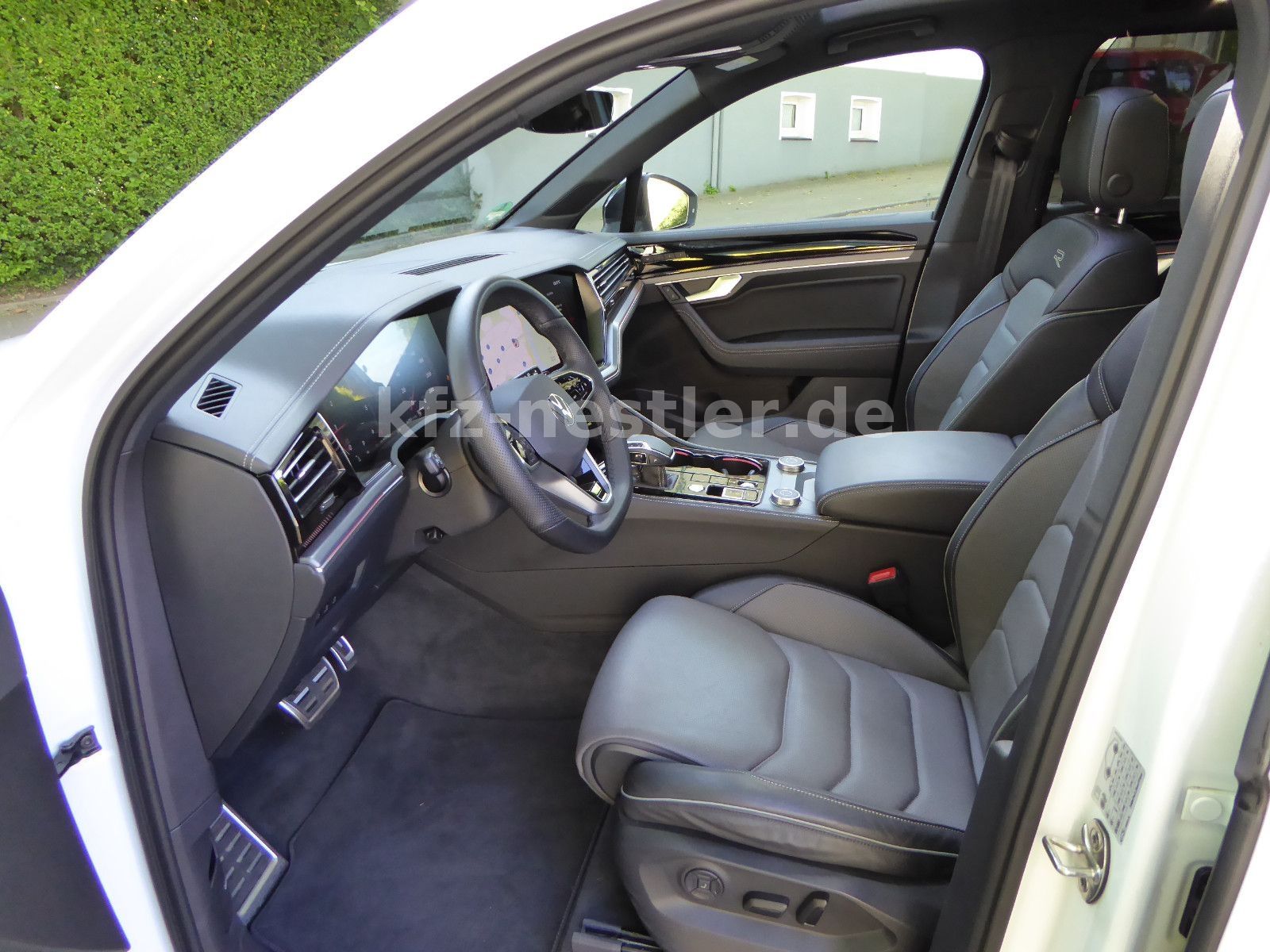 Volkswagen Touareg 3.0 TDI R-Line - Samsaru's Car Outlet