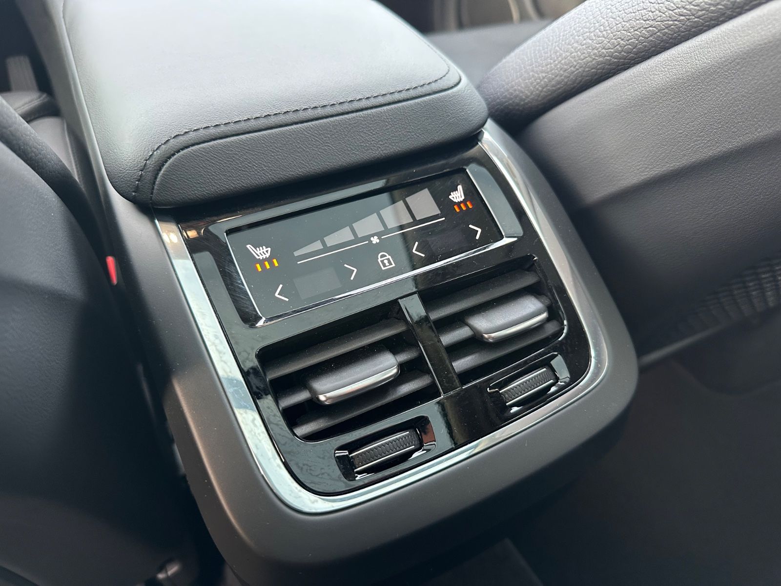 Volvo XC60 Ultimate Dark AWD Leder HuD Pano B&W 360°