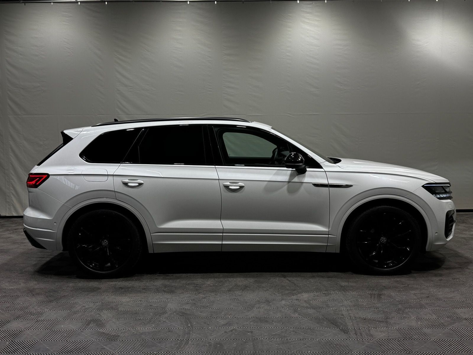Volkswagen Touareg R-Line Black Style | MATRIX PANO LUFT