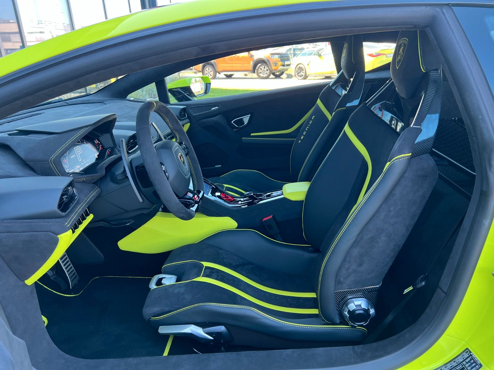 Lamborghini Huracán Tecnica - Samsaru's Car Outlet