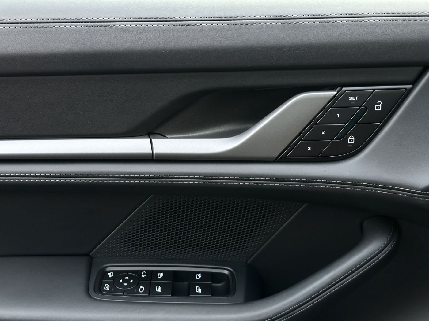 Porsche Taycan 4 Cross Turismo BOSE Soft-Close PANO