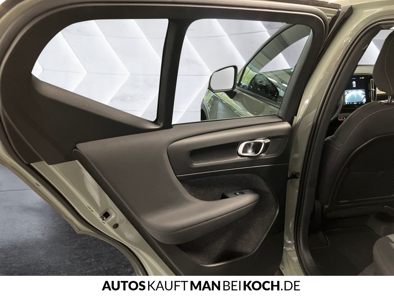 Volvo XC40 B3 DKG Core AHK LED SHZ/LHZ NAVI PDC/CAM!