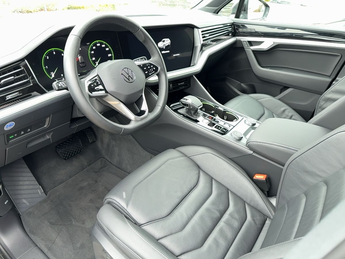 Volkswagen Touareg Facelift Edition TDi - Samsaru's Car Outlet