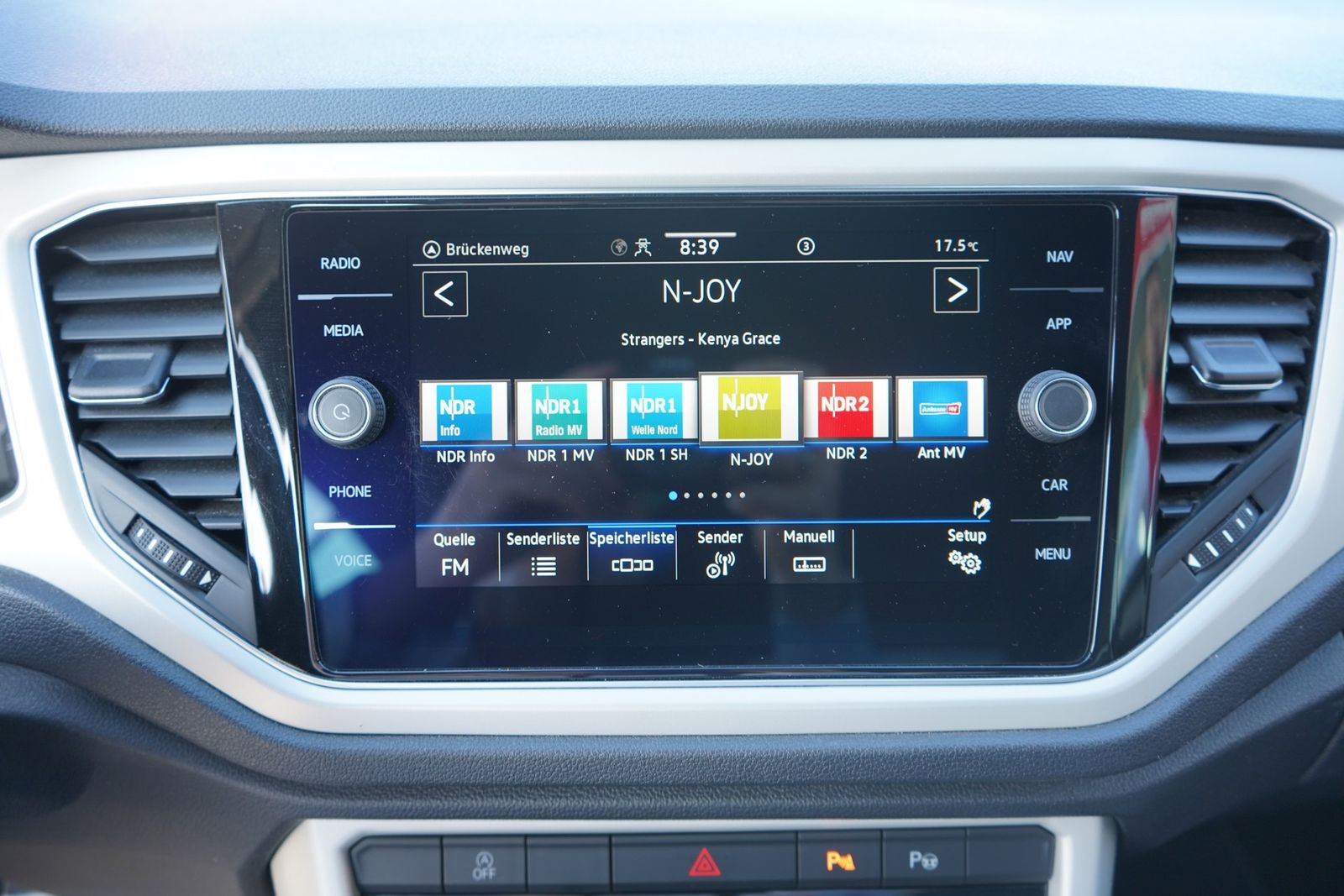 Volkswagen T-Roc 1.5 TSI Style - Samsaru's Car Outlet
