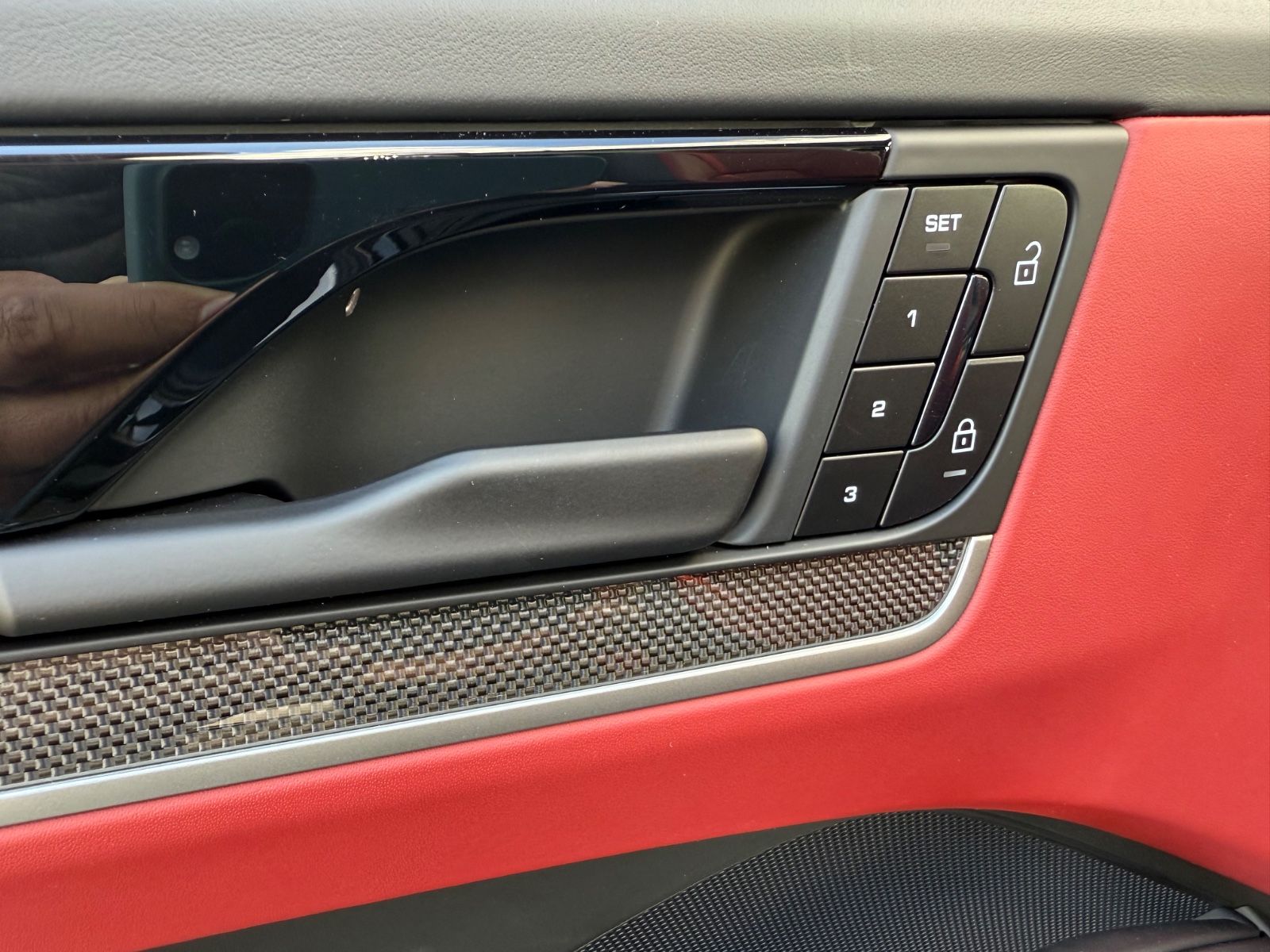 Porsche Cayenne E-Hybrid*Carbon*Hinterachslenkung*Sport*