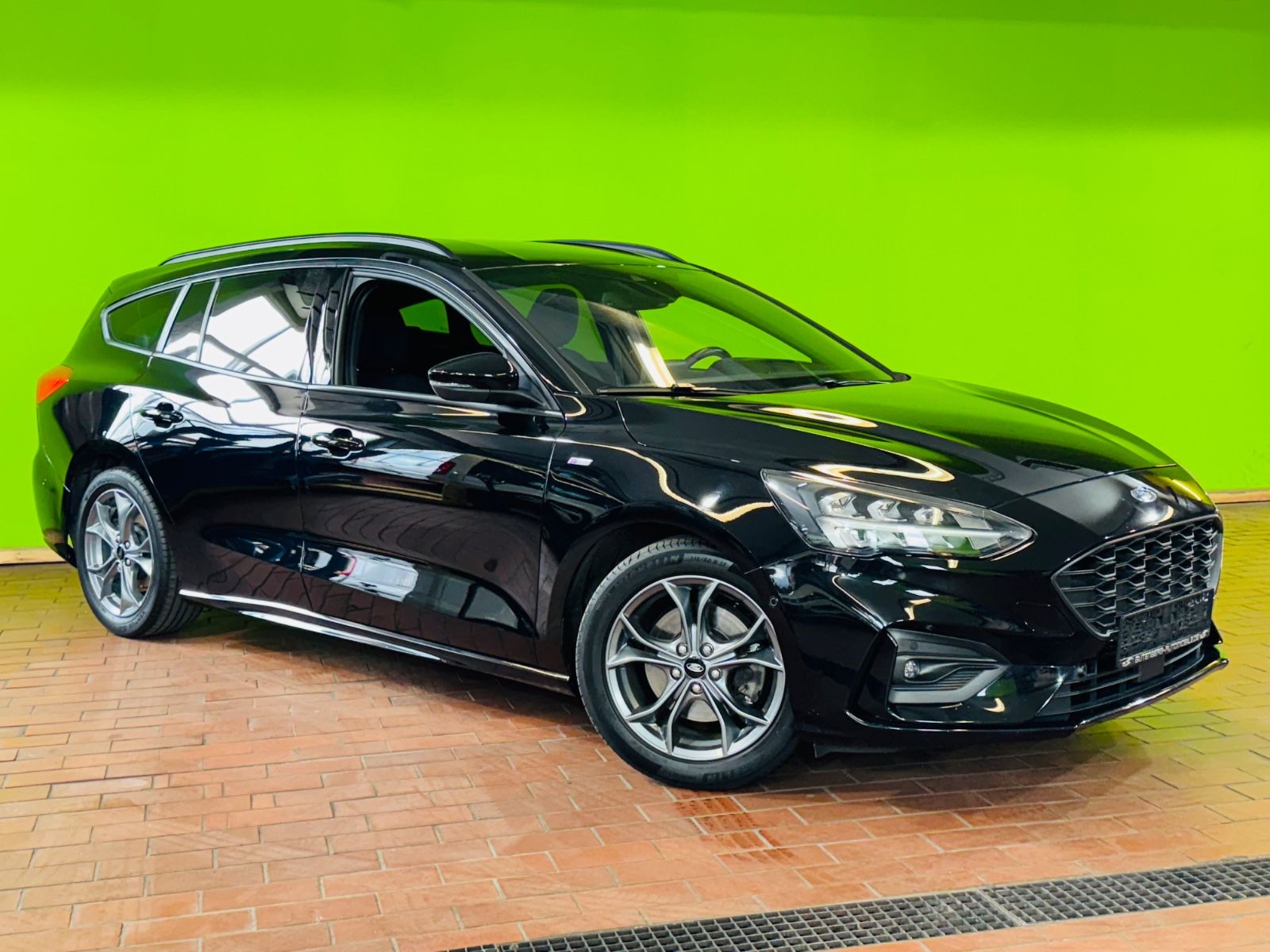 Ford Focus ST-Line - Samsaru's Car Outlet