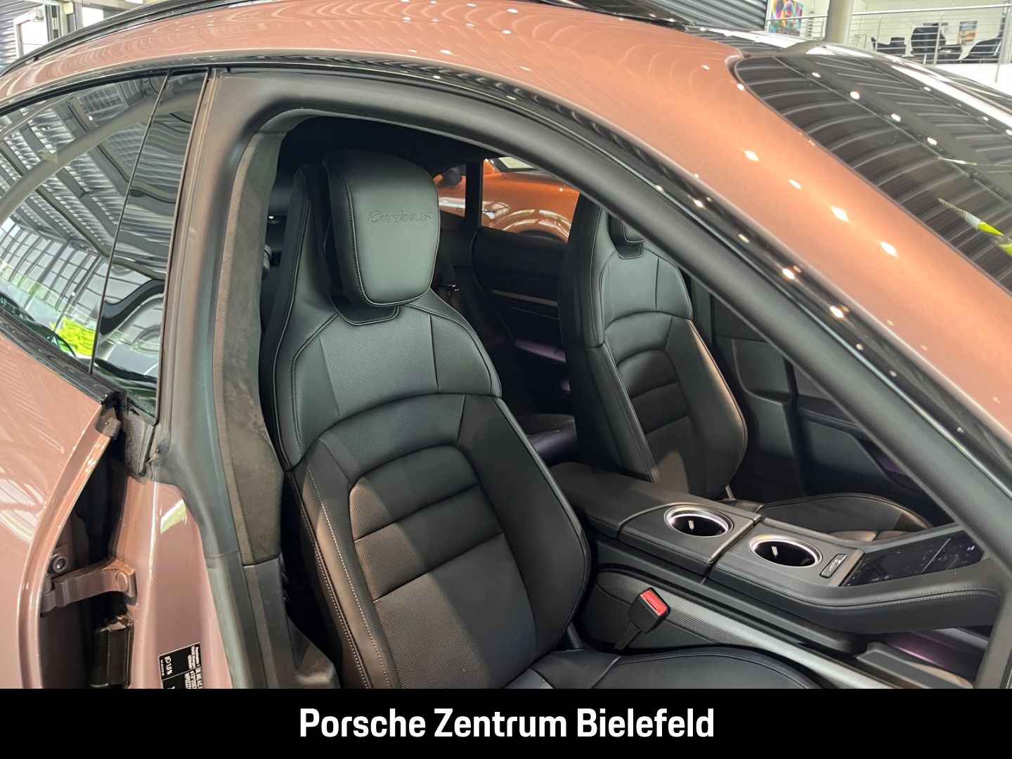 Porsche Taycan Turbo S Cross Turismo Burmester Panorama
