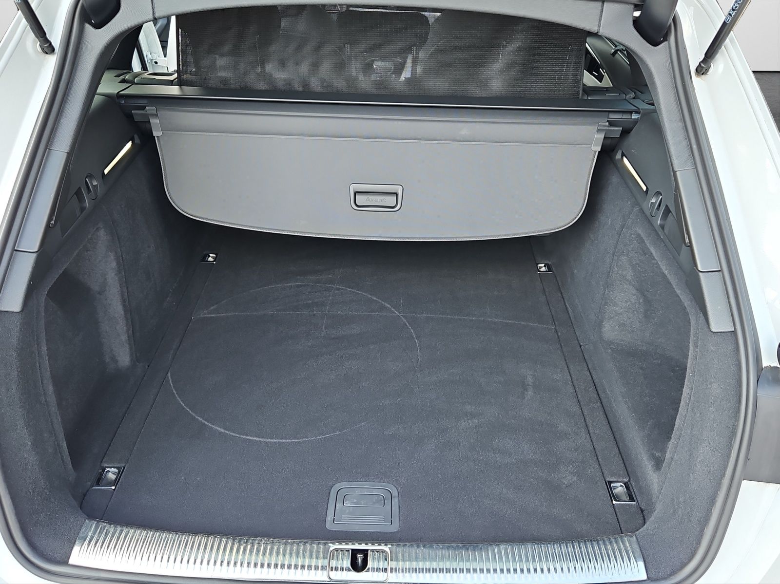 Audi A4 Avant 35 TFSI S tronic S line - Samsaru's Car Outlet