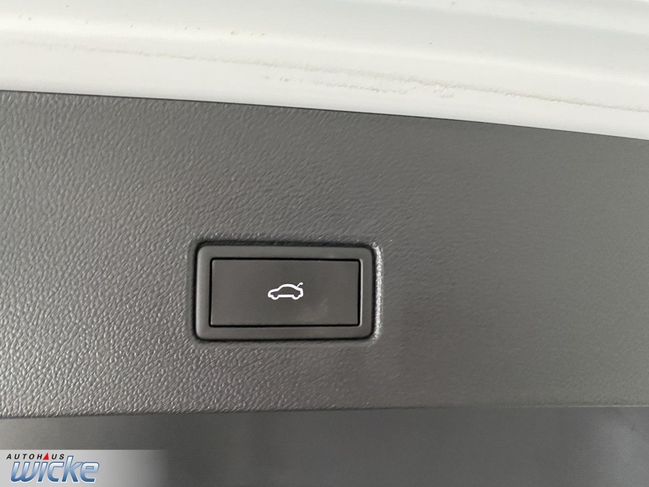 Volkswagen T-Roc 1.5 TSI DSG Sport - Samsaru's Car Outlet