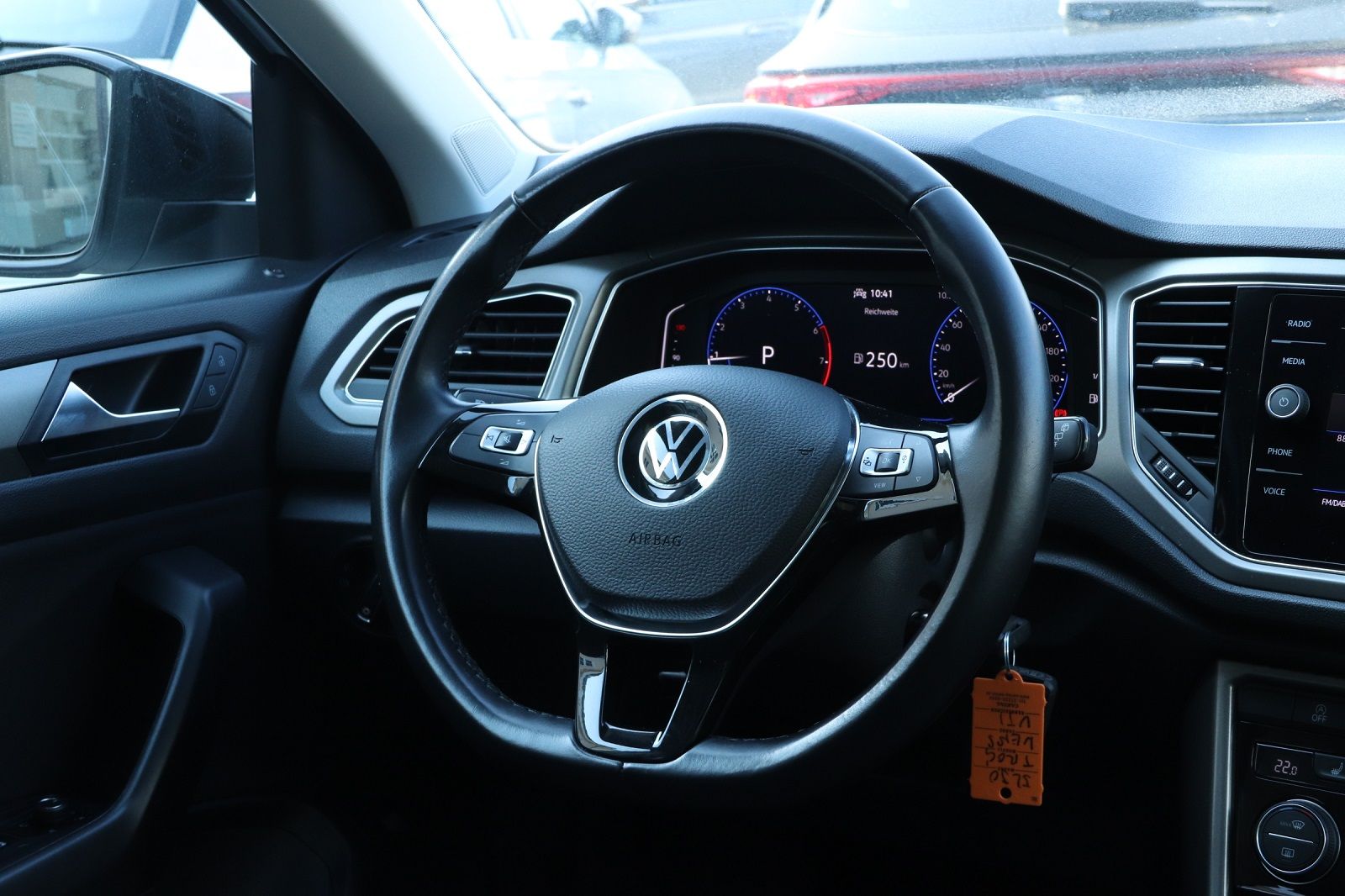 Volkswagen T-Roc 1.5 TSI Style DSG - Samsaru's Car Outlet