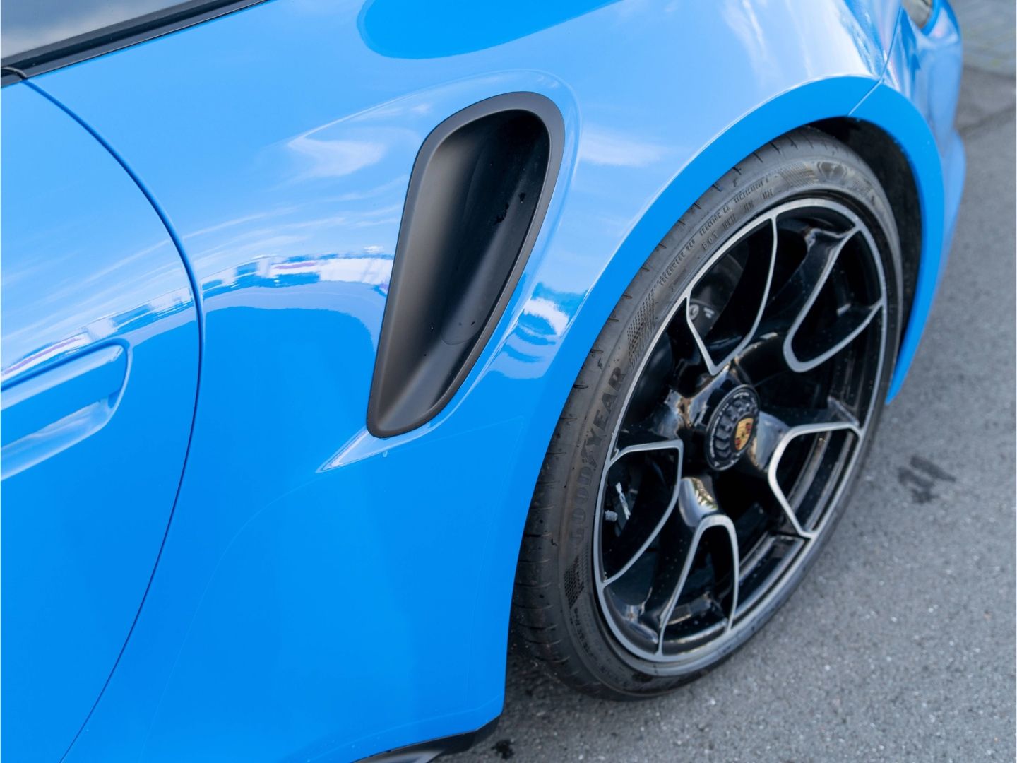 Porsche 911 Turbo S Lift PCCB Burmester InnoDrive