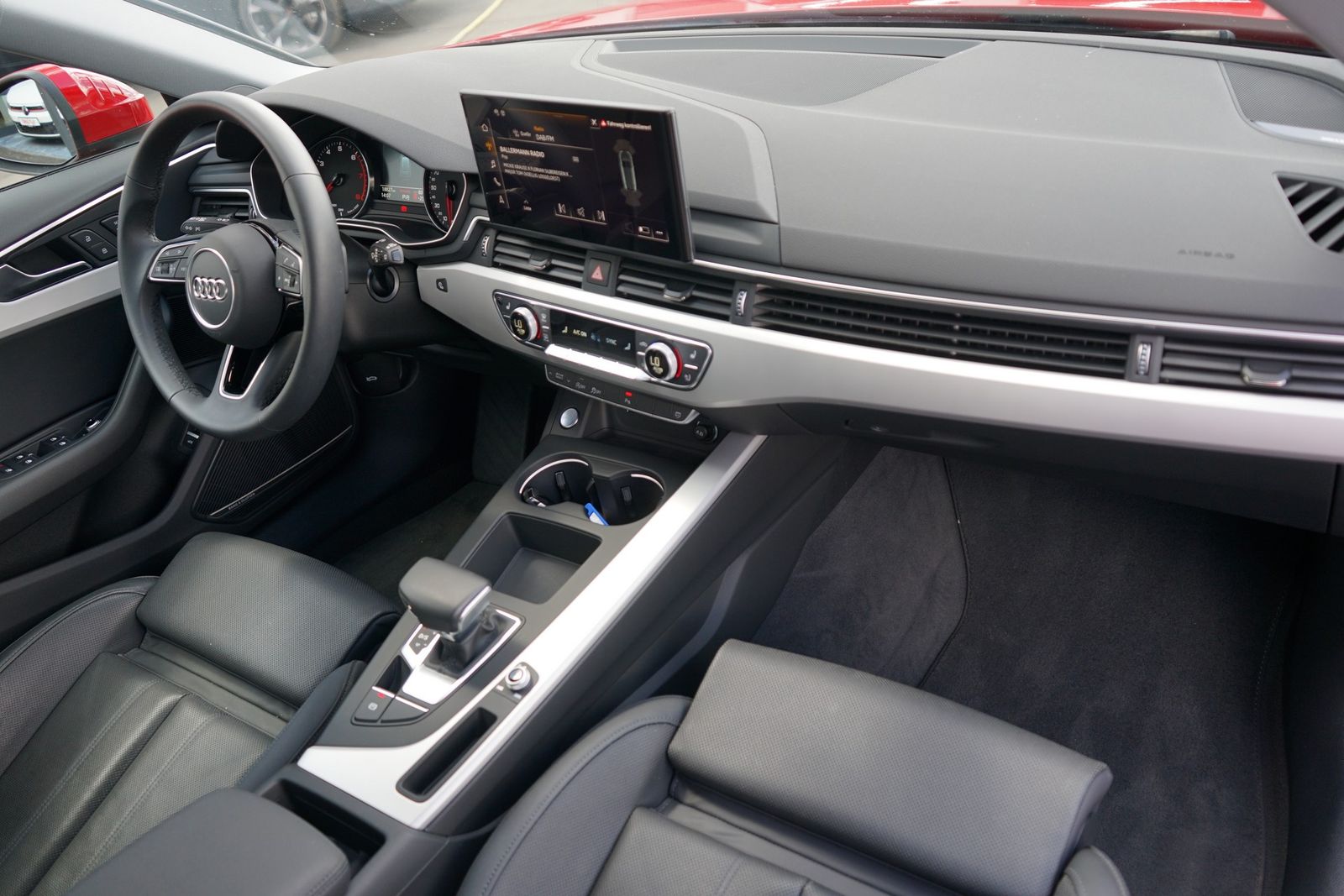 Audi A4 Avant 40 TFSI S line - Samsaru's Car Outlet