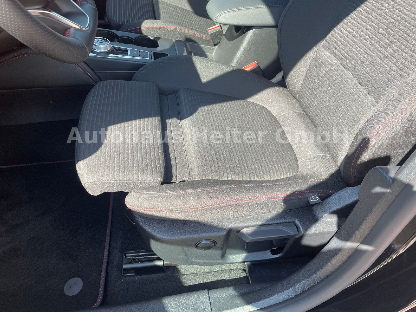 Ford Focus 1.5 EB Aut.ST-Line X / ACC+Matrix+e.Klappe