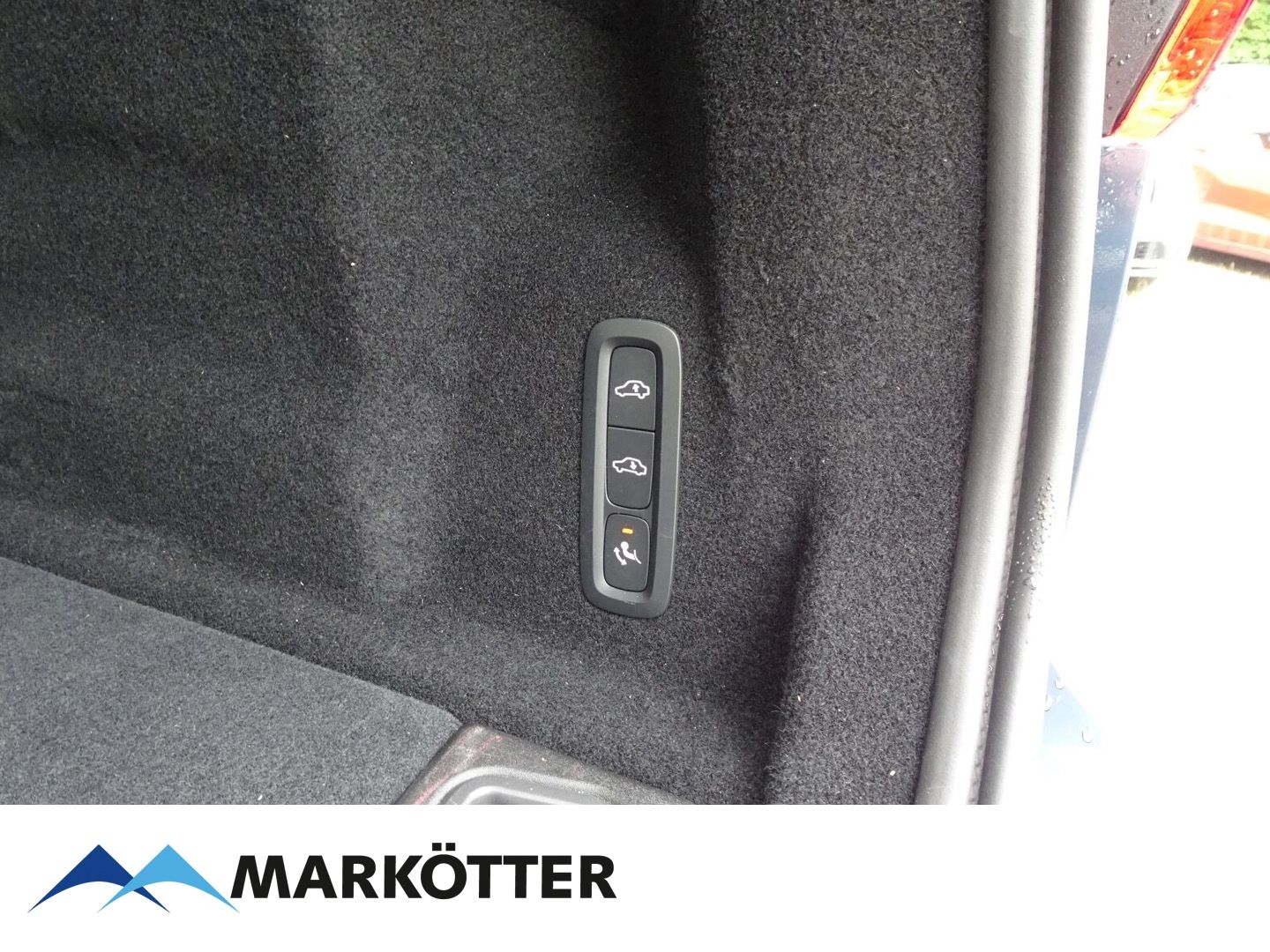 Volvo XC60 B4 AWD Ultimate Dark - Samsaru's Car Outlet