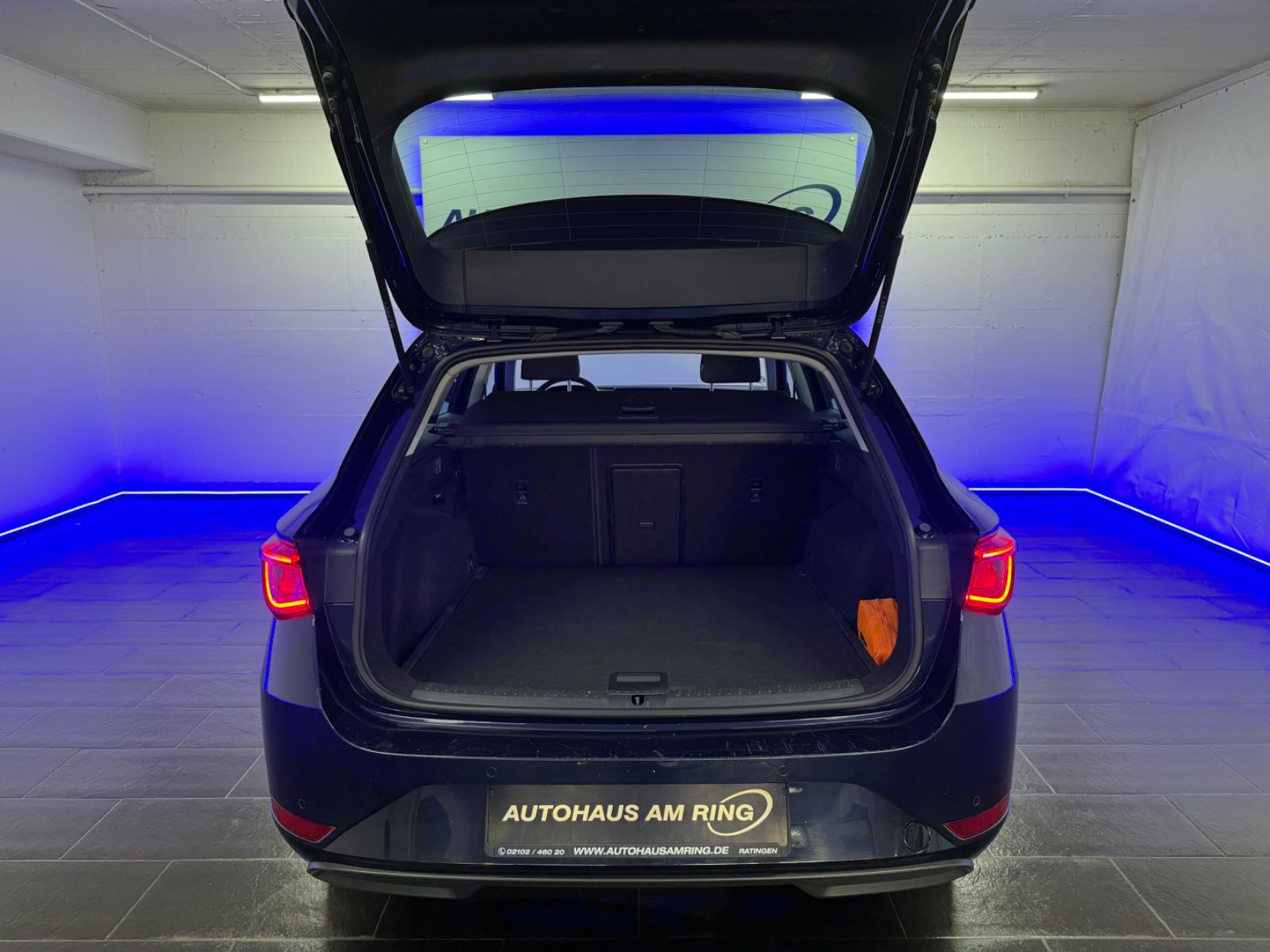 Seat Leon Sportstourer Style Aut - Samsaru's Car Outlet