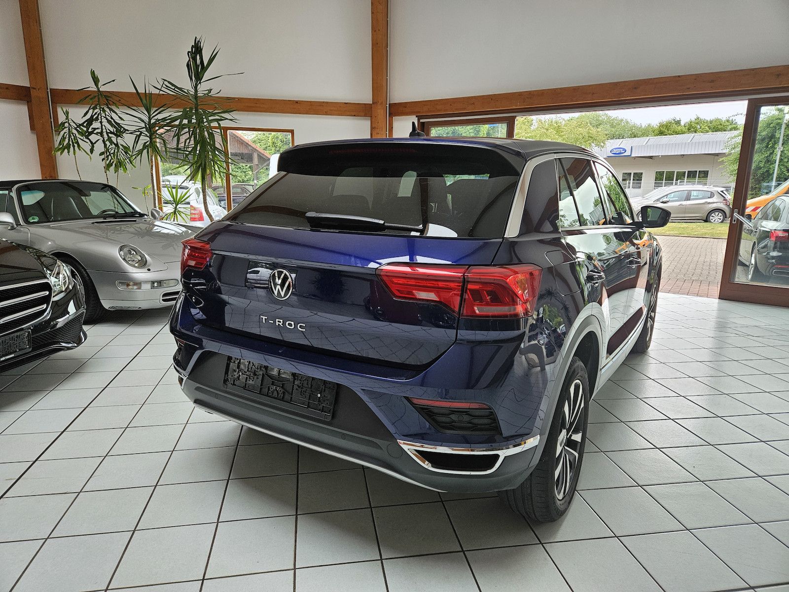 Volkswagen T-Roc 1.5 TSI Style - Samsaru's Car Outlet