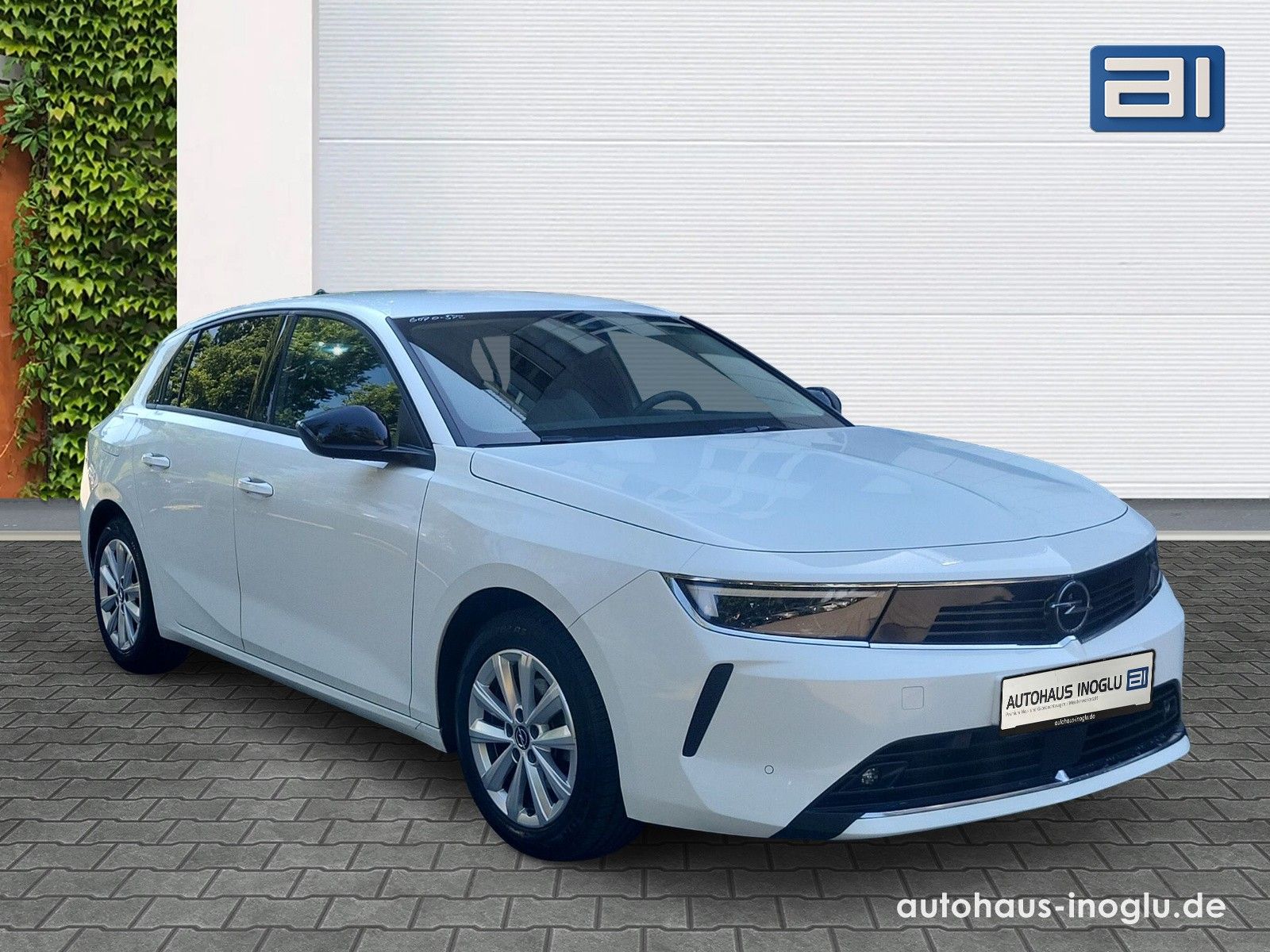 Opel Astra 1.2 Business Edition - Samsaru's Car Outlet