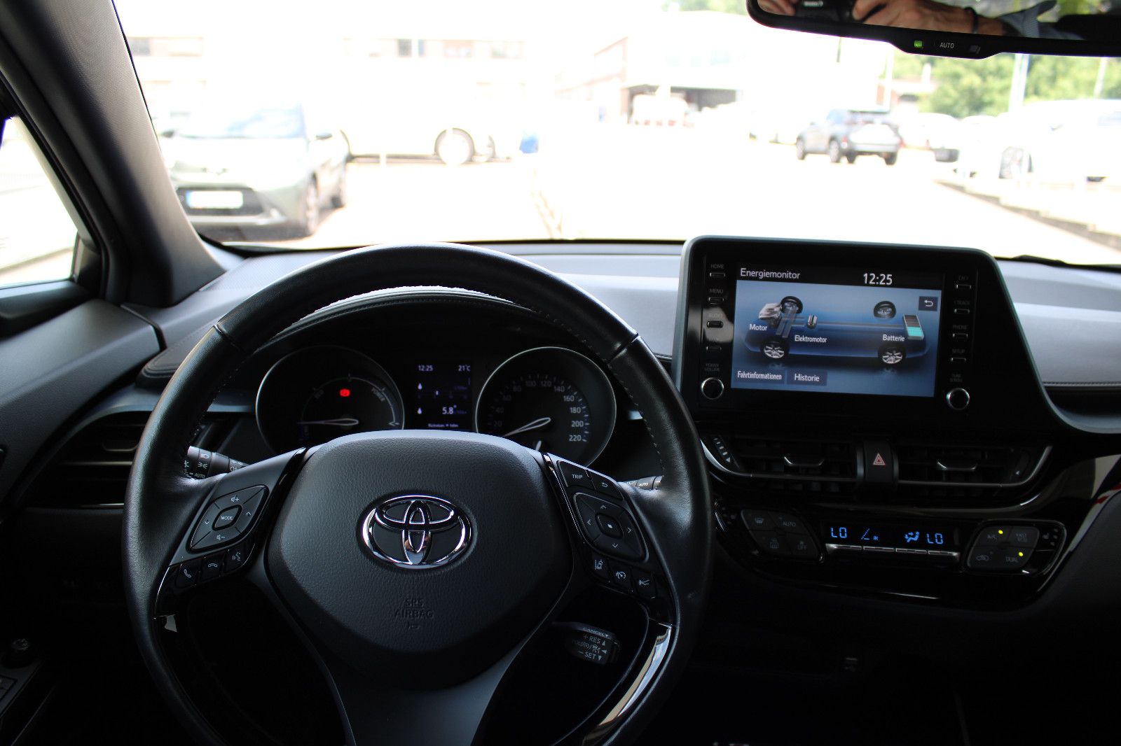 Toyota C-HR 2.0 Hybrid - Samsaru's Car Outlet