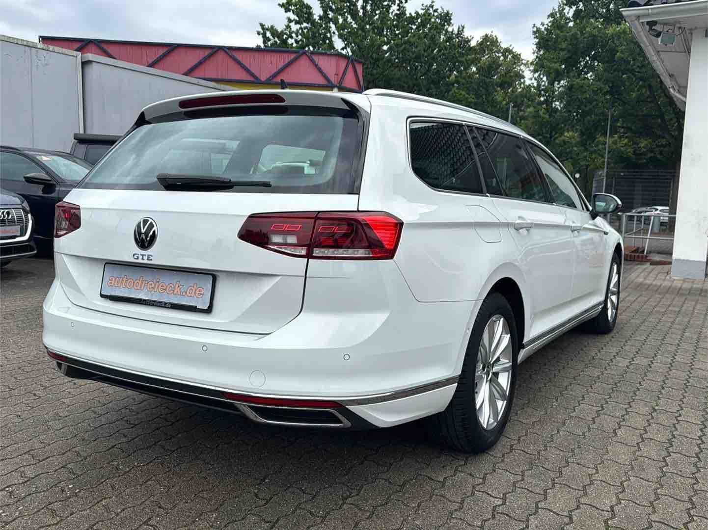 Volkswagen Passat Variant GTE - Samsaru's Car Outlet