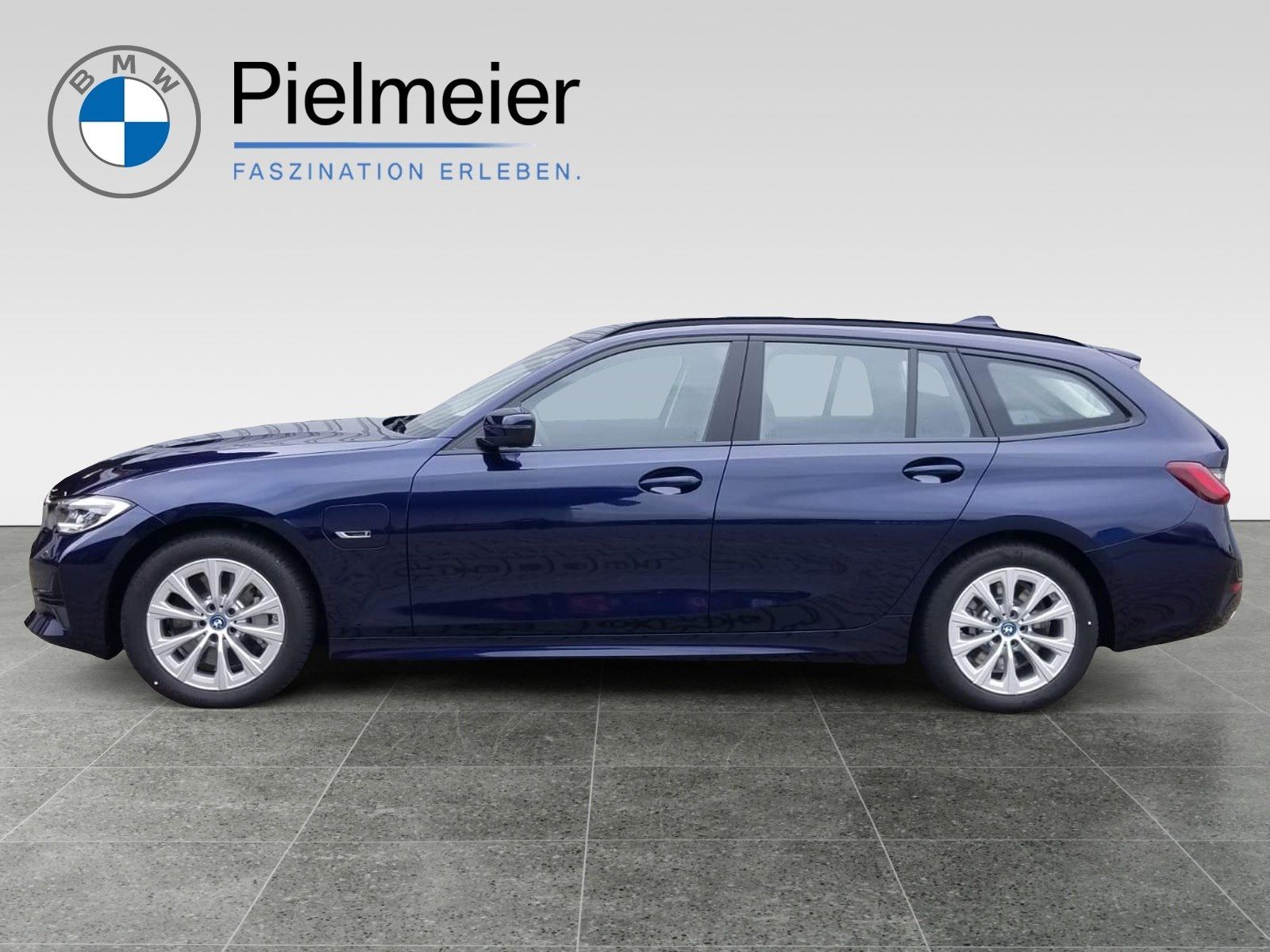 BMW 330e xDrive Touring Advantage - Samsaru's Car Outlet