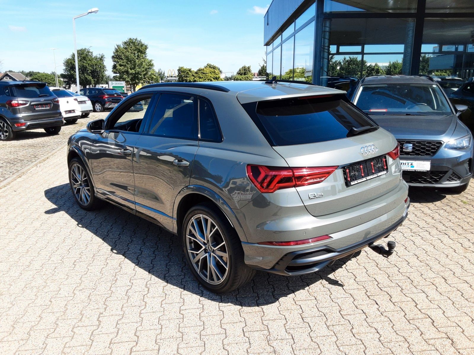 Audi Q3 45 TFSI quattro S line - Samsaru's Car Outlet