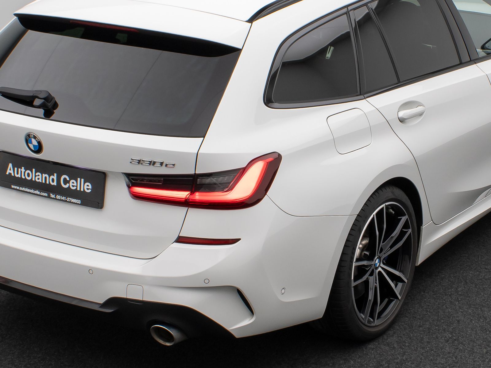 BMW 330e M Sport - Samsaru's Car Outlet