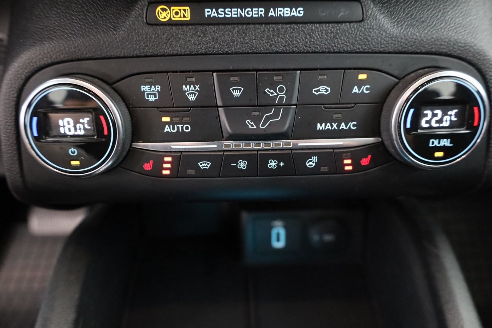 Ford Focus Turnier 2.0 EcoBlue Aut. - Samsaru's Car Outlet