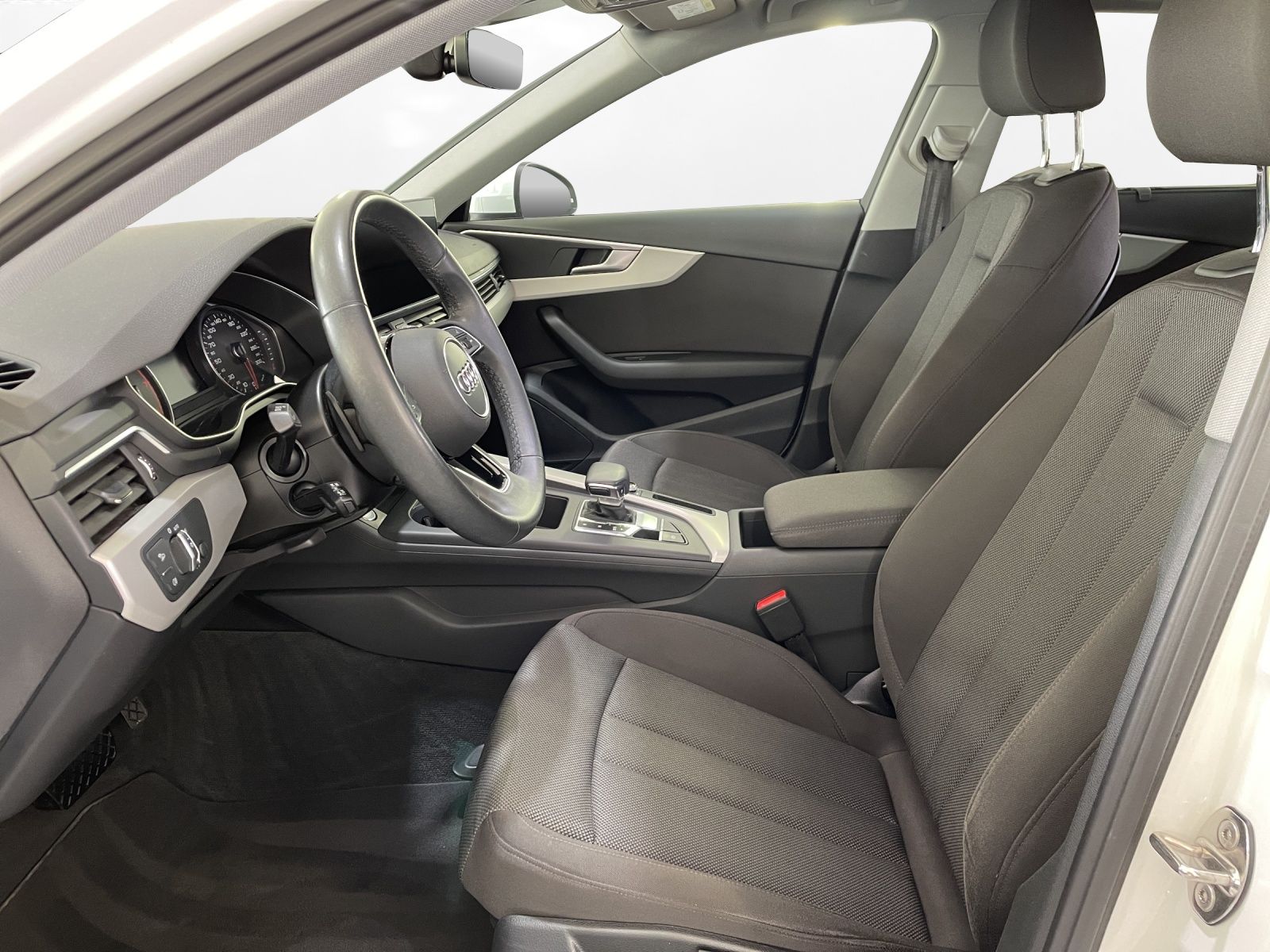 Audi A4 Avant 35 TFSI S tronic advanced - Samsaru's Car Outlet