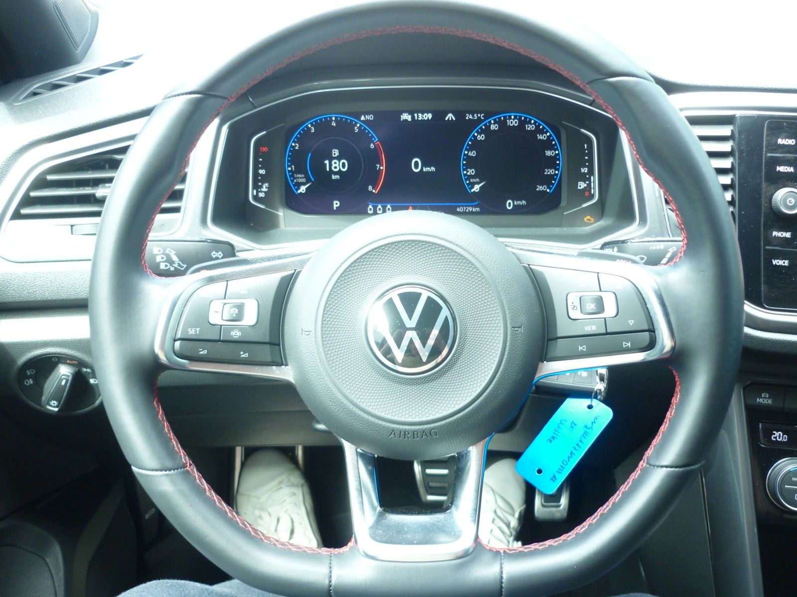 Volkswagen T-Roc 1.5 TSI Sport - Samsaru's Car Outlet