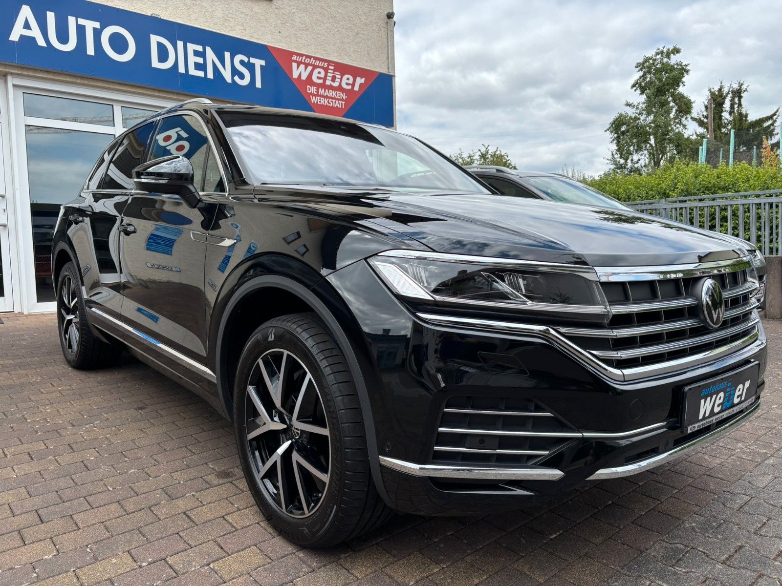 Volkswagen Touareg Elegance 4M - Samsaru's Car Outlet