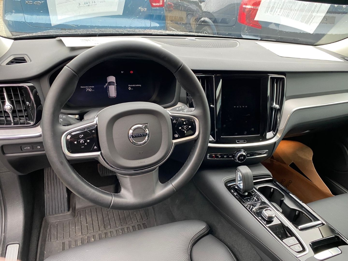 Volvo V60 T6 Plus Dark Kombi Recharge Plug-In AWD AHK