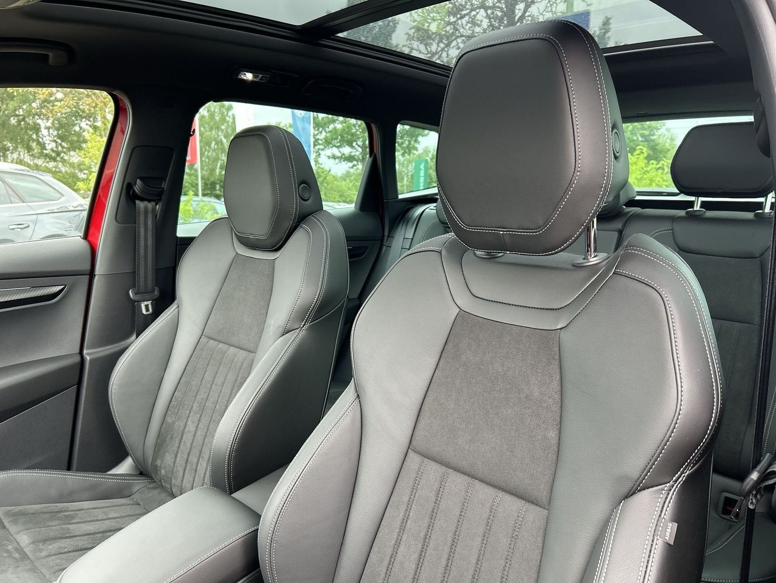 Skoda Karoq 2.0 TSI Sportline Pano Matrix ACC AHK LED