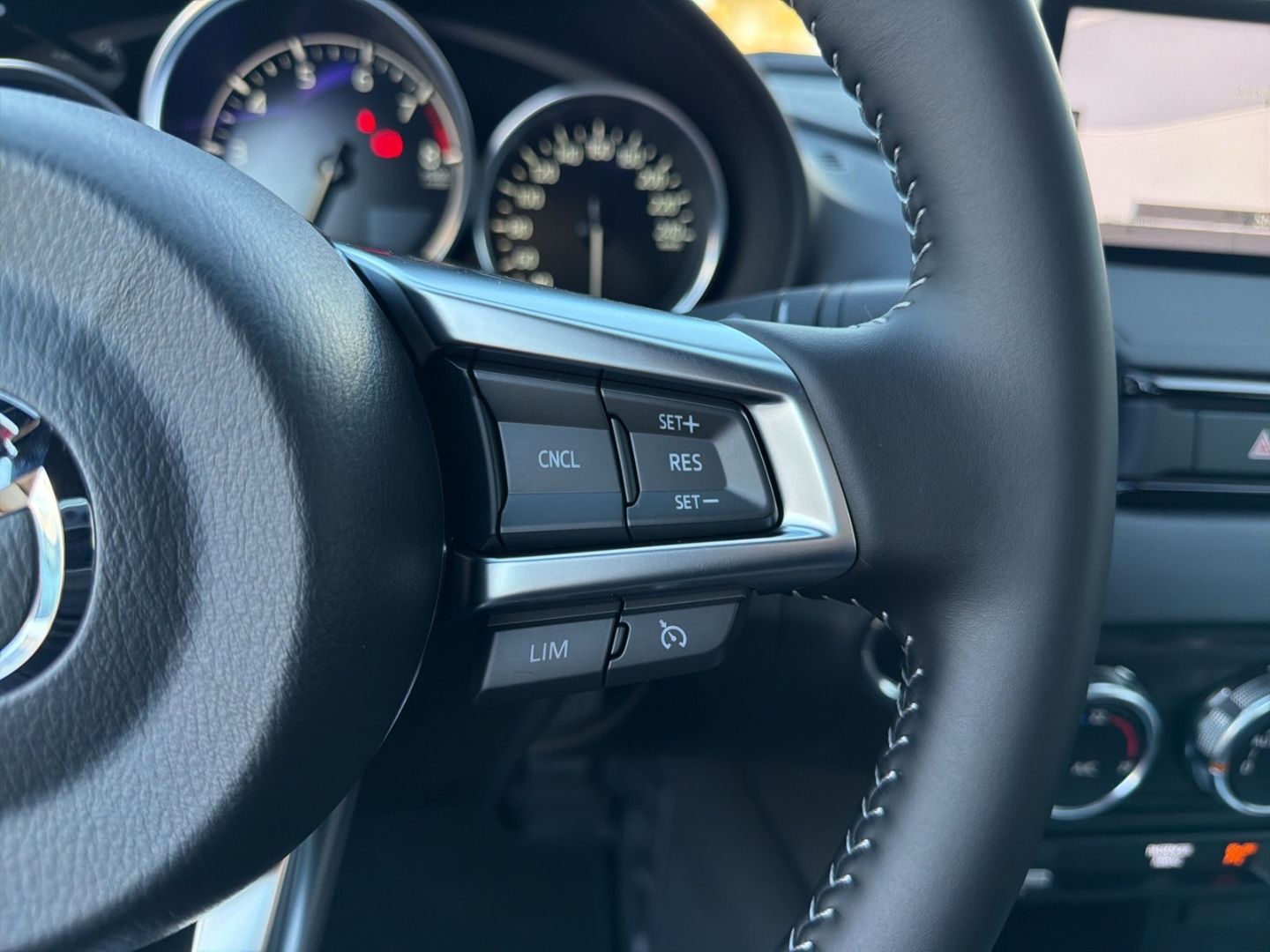 Mazda MX-5 Homura SKY-G.132 El. Verdeck Navi Bose LED