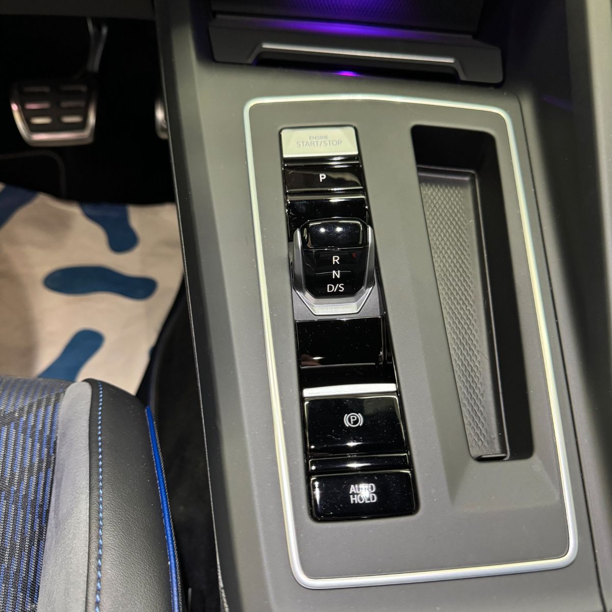 Volkswagen Golf VIII R 4Motion - Samsaru's Car Outlet