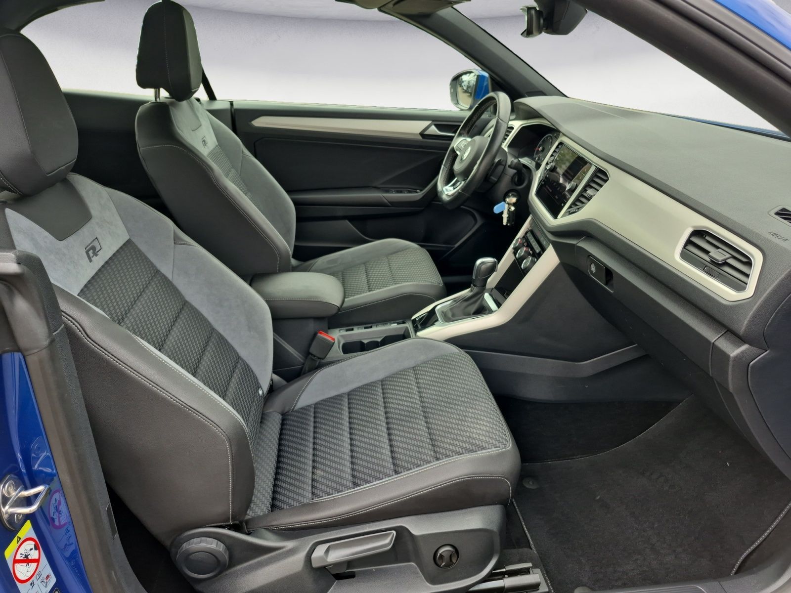 Volkswagen T-Roc R-Line - Samsaru's Car Outlet