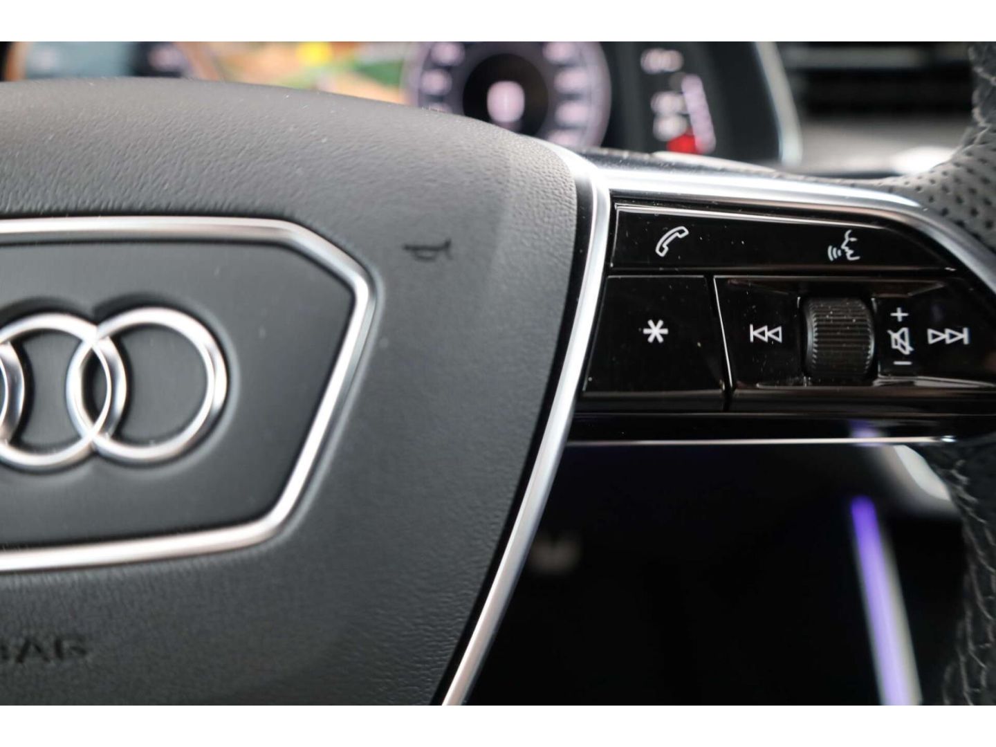 Audi A6 Avant 55 TFSI e quattro S line - Samsaru's Car Outlet
