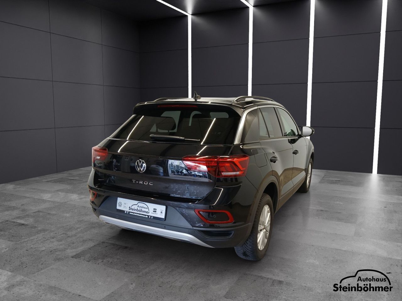 Volkswagen T-ROC Life 1.5TSI DSG - Samsaru's Car Outlet