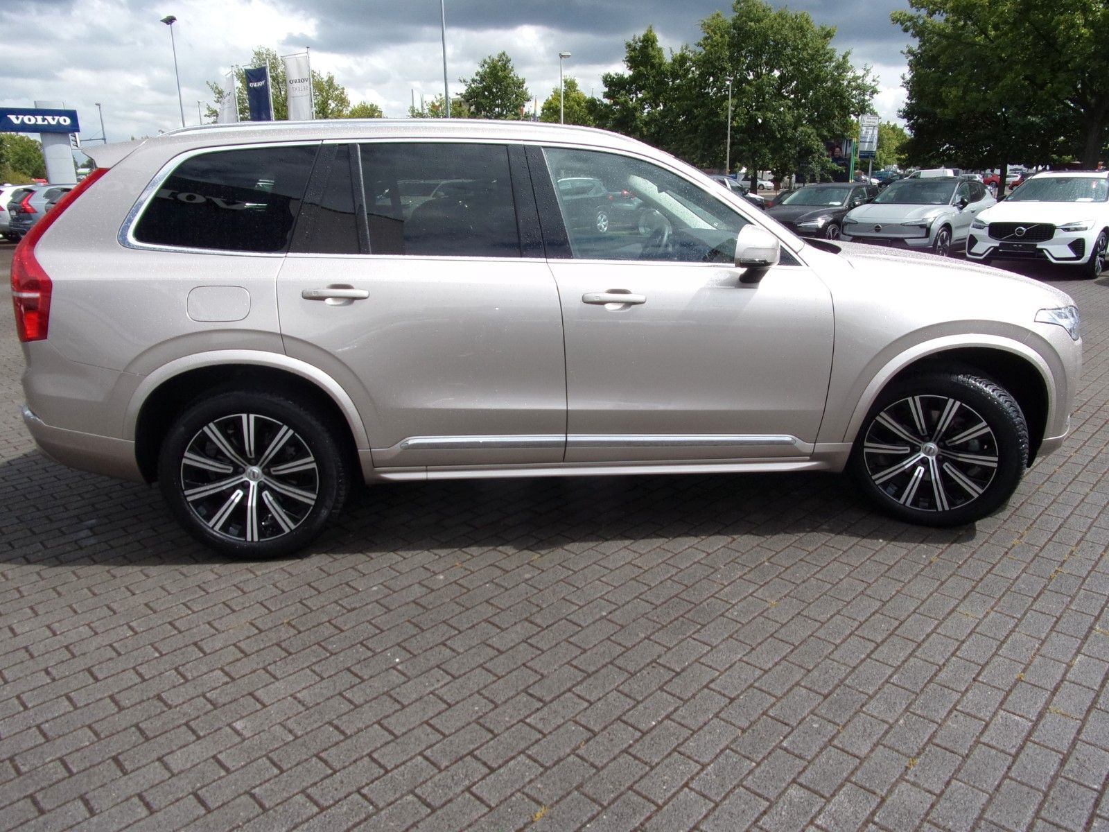 Volvo XC 90 B5 Plus Bright AWD - Samsaru's Car Outlet