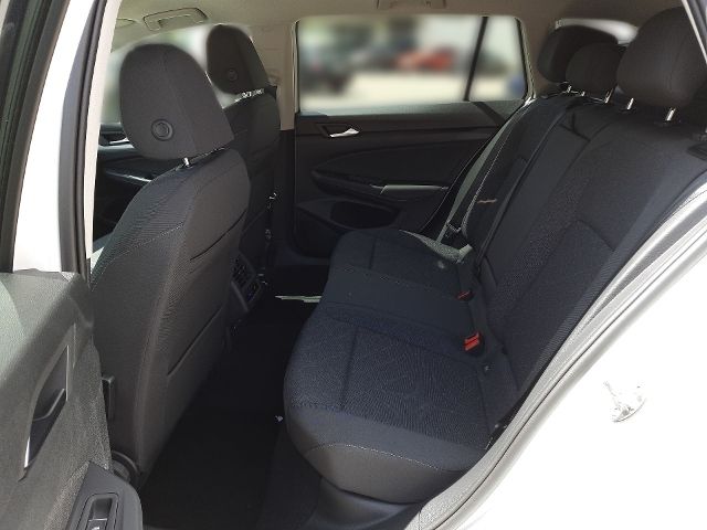 Volkswagen Golf VIII Variant 1.5 eTSI DSG - Samsaru's Car Outlet
