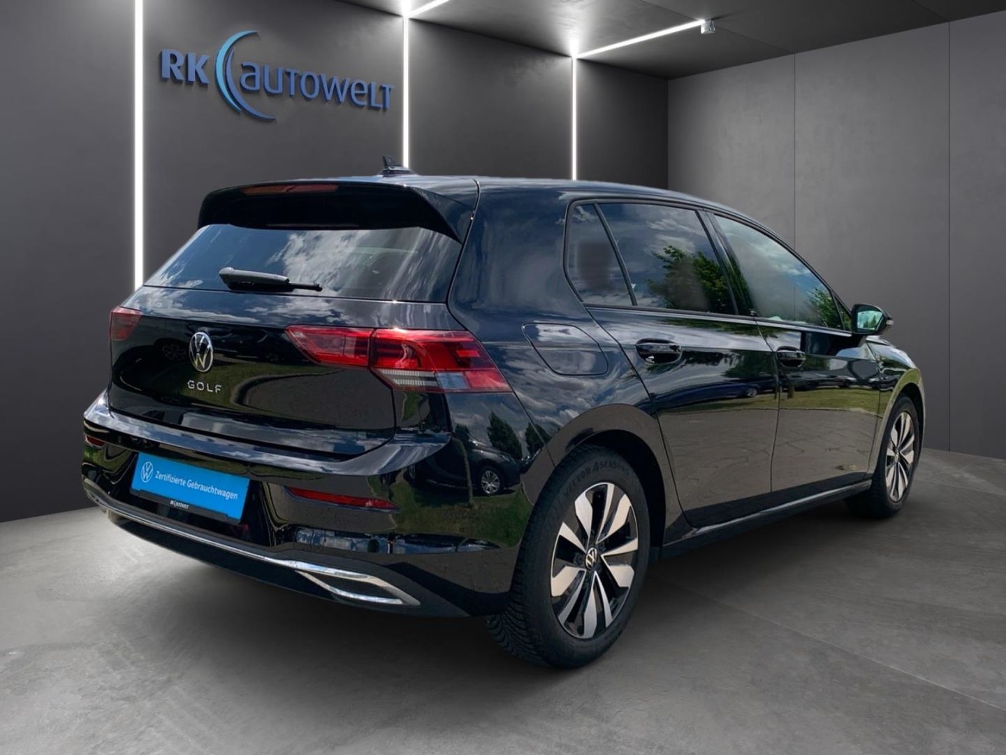 Volkswagen Golf 8 VIII Move 2.0 TDI - Samsaru's Car Outlet