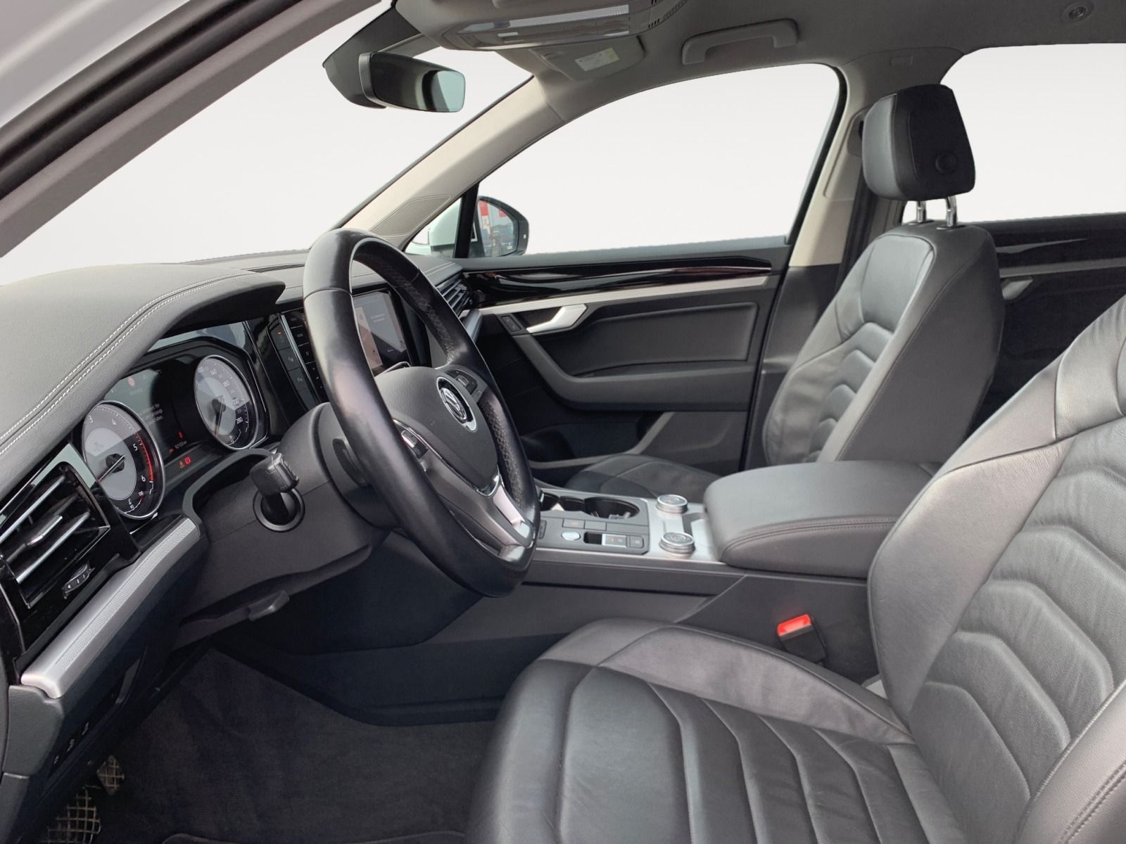 Volkswagen Touareg 3.0 TDI 4Motion - Samsaru's Car Outlet