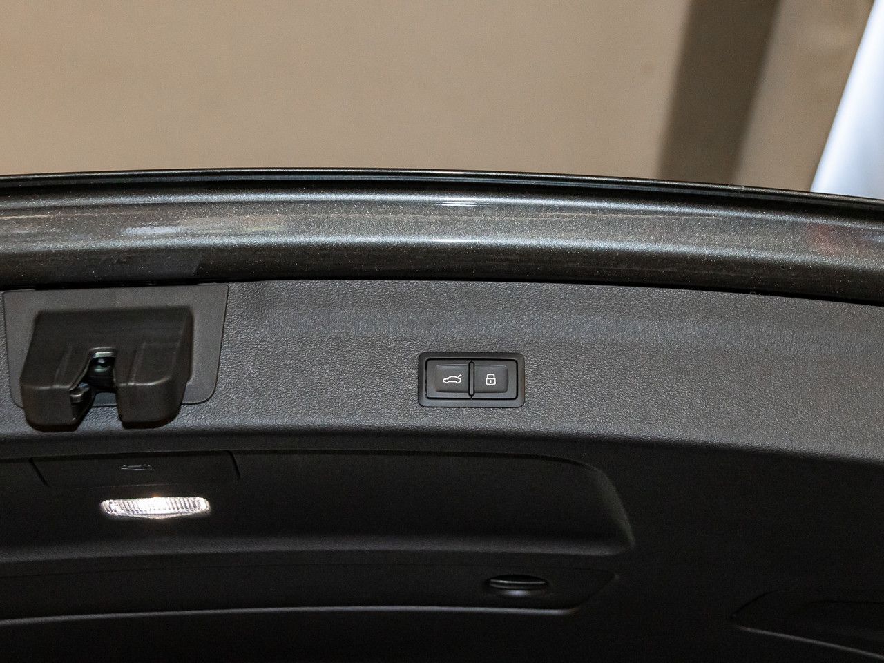 Audi A6 Avant 55 TFSI e quattro S line - Samsaru's Car Outlet