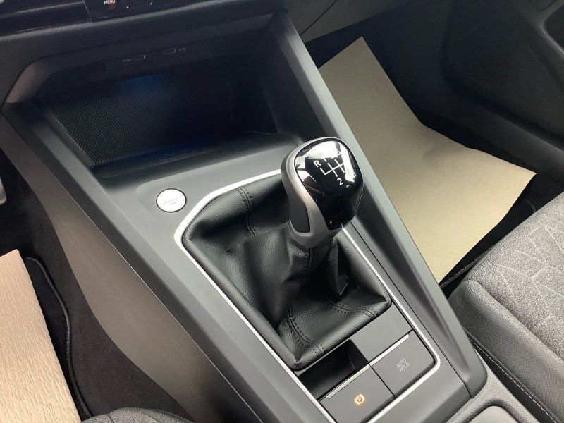 Volkswagen Golf VIII 1.5 TSI Move - Samsaru's Car Outlet