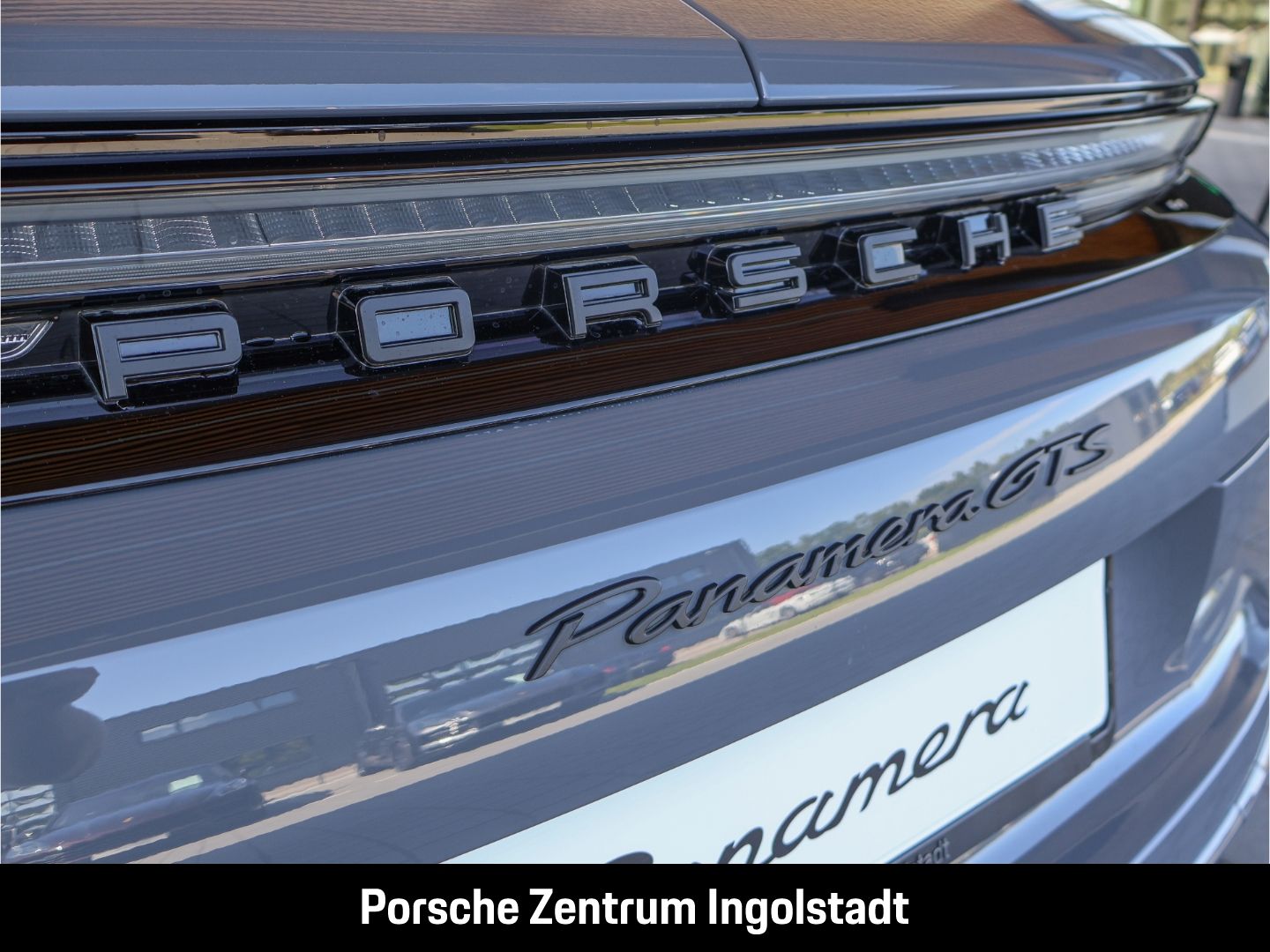Porsche Panamera GTS, Panoramadach, Hinterachslenkung, e