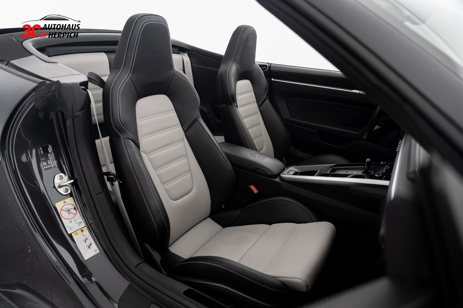 Porsche 992 Turbo S Cabrio PTS Grigiogranitometallic